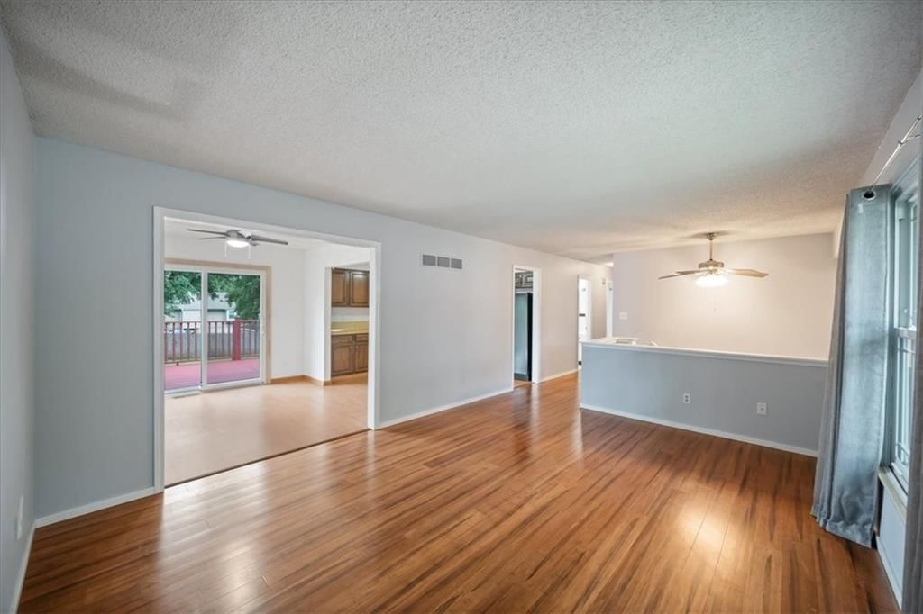 Photo 8 of 33 - 417 Stonewall Drive, Blue Springs, MO 64014