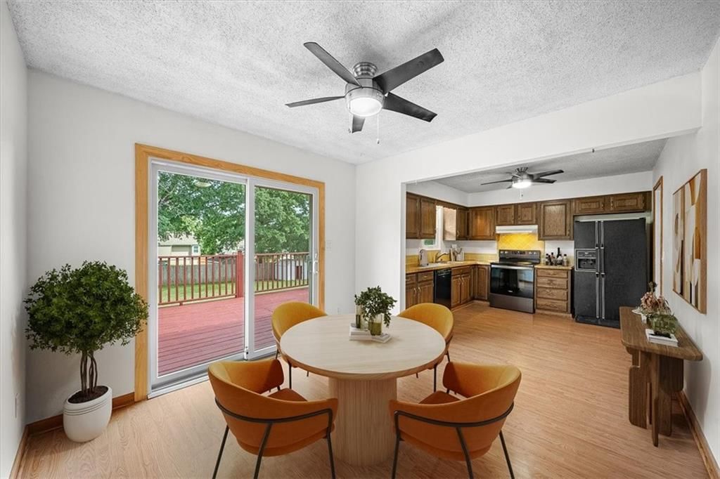 Photo 9 of 33 - 417 Stonewall Drive, Blue Springs, MO 64014