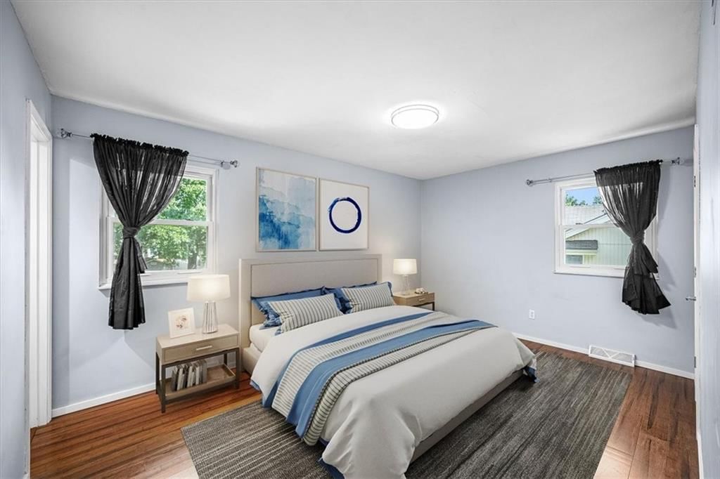 Photo 13 of 33 - 417 Stonewall Drive, Blue Springs, MO 64014