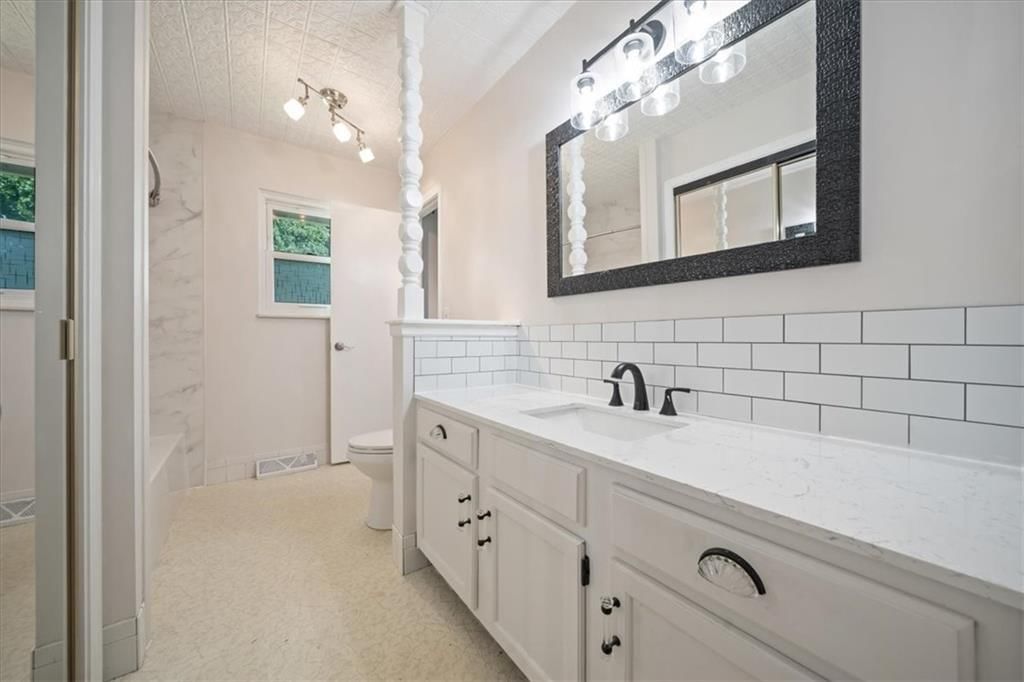 Photo 17 of 33 - 417 Stonewall Drive, Blue Springs, MO 64014