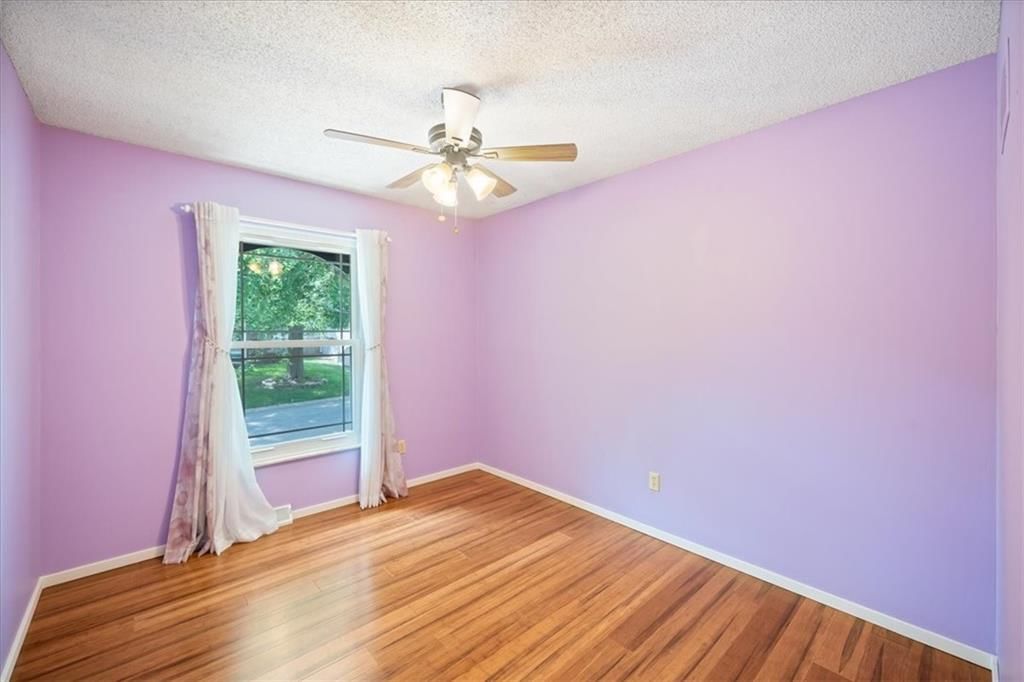Photo 19 of 33 - 417 Stonewall Drive, Blue Springs, MO 64014
