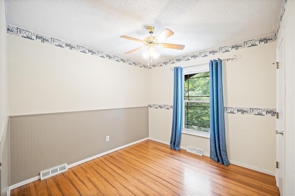 Photo 20 of 33 - 417 Stonewall Drive, Blue Springs, MO 64014