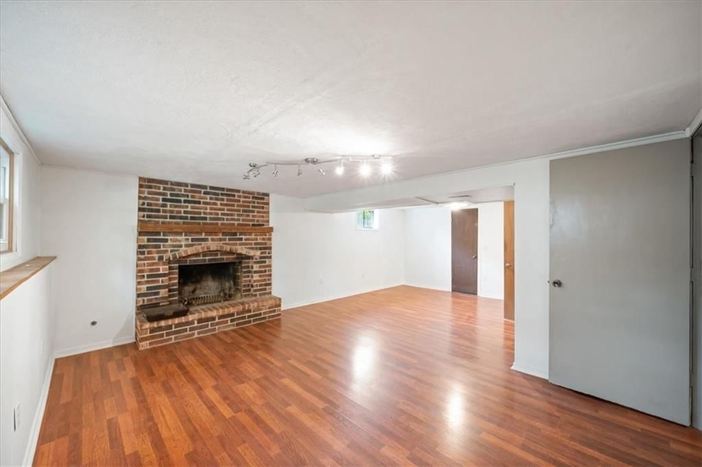Photo 21 of 33 - 417 Stonewall Drive, Blue Springs, MO 64014
