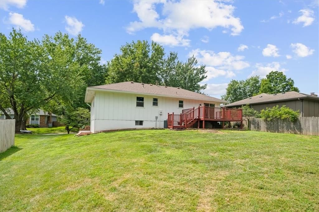 Photo 26 of 33 - 417 Stonewall Drive, Blue Springs, MO 64014