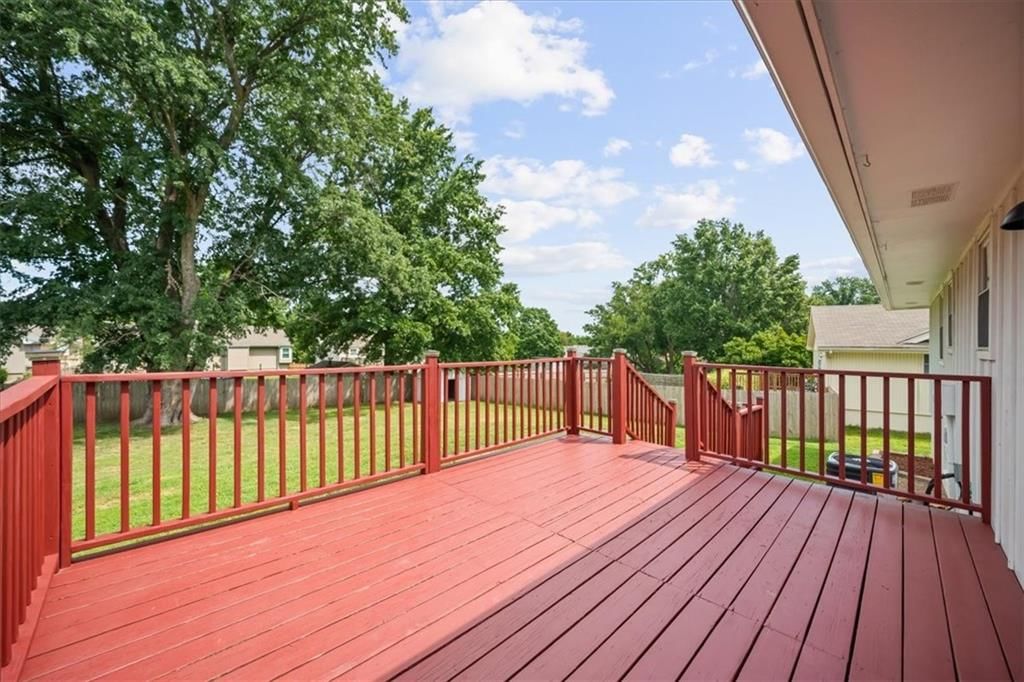 Photo 28 of 33 - 417 Stonewall Drive, Blue Springs, MO 64014