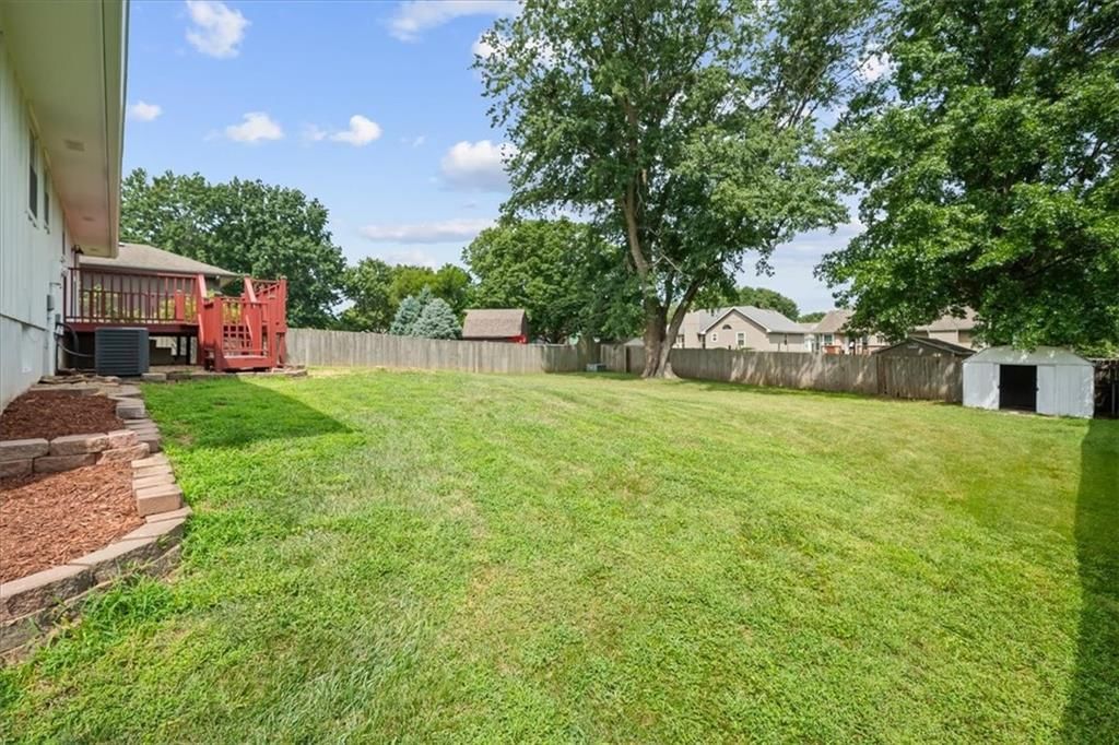 Photo 29 of 33 - 417 Stonewall Drive, Blue Springs, MO 64014