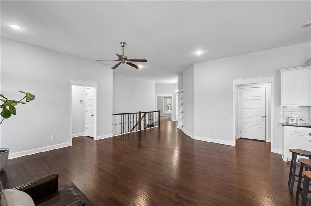 10533 N Randolph Avenue — photo 8