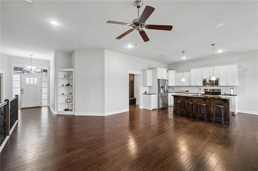 10533 N Randolph Avenue — photo 9