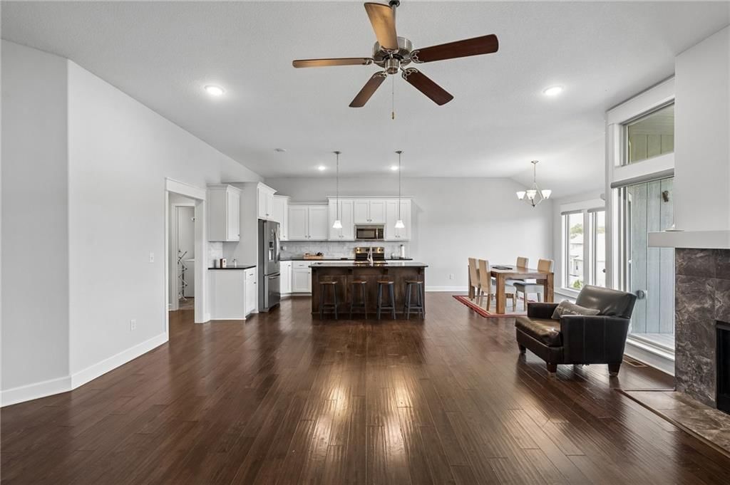 10533 N Randolph Avenue — photo 10