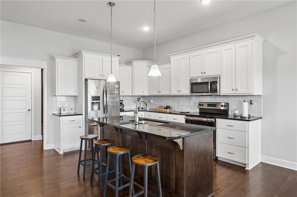 10533 N Randolph Avenue — photo 11
