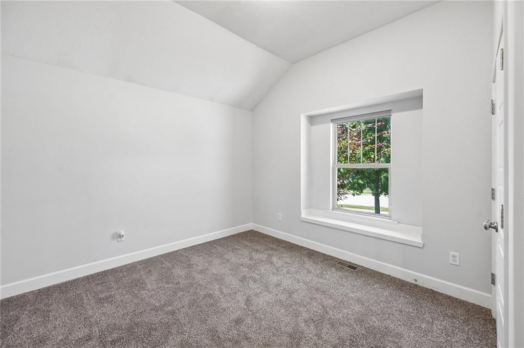 10533 N Randolph Avenue — photo 23
