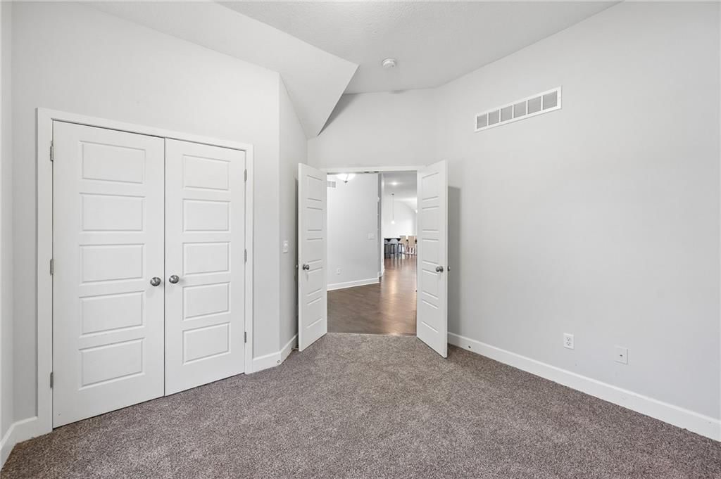 10533 N Randolph Avenue — photo 24