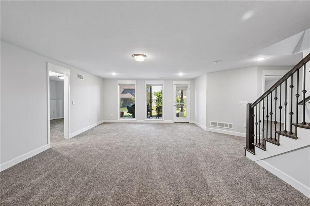 10533 N Randolph Avenue — photo 26