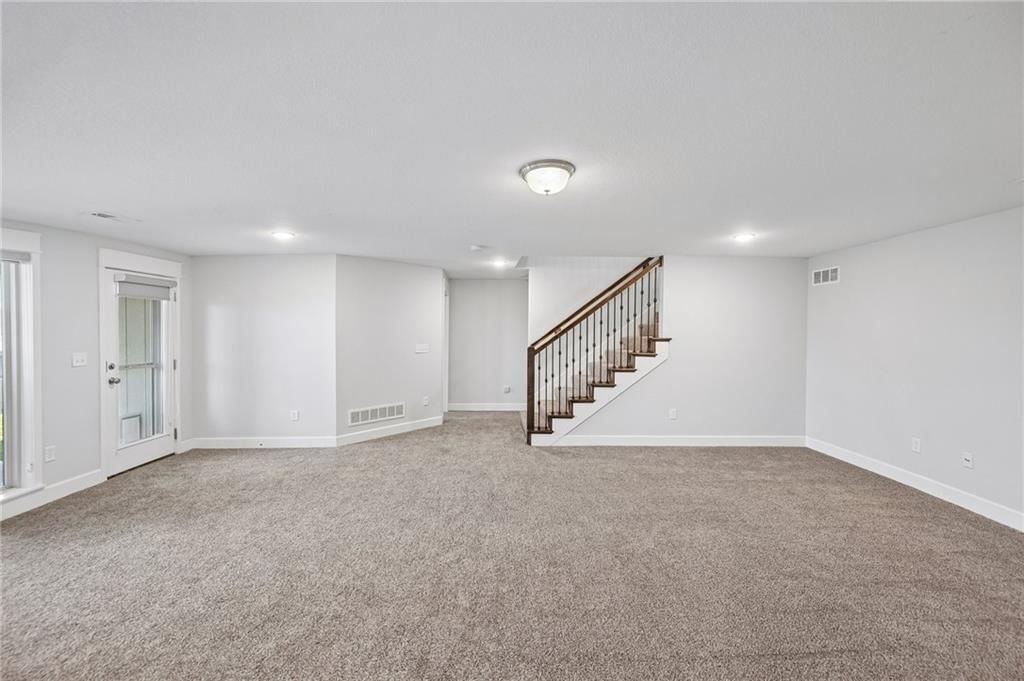 10533 N Randolph Avenue — photo 27