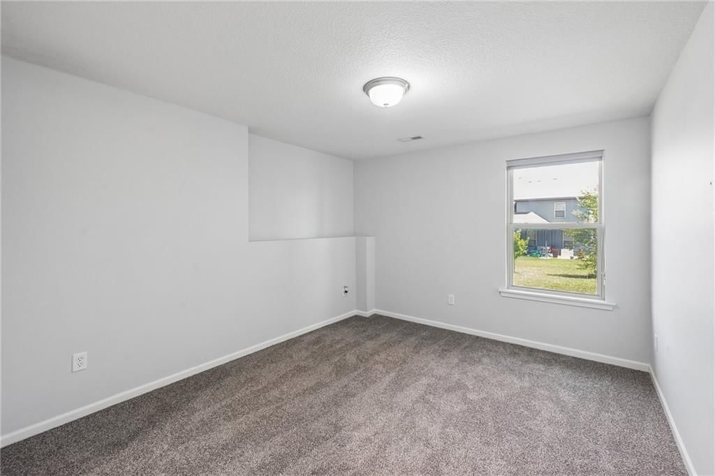 10533 N Randolph Avenue — photo 28