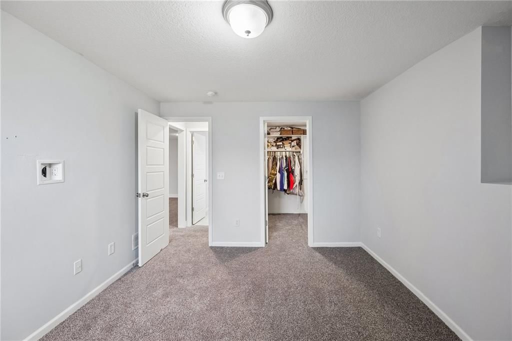 10533 N Randolph Avenue — photo 29