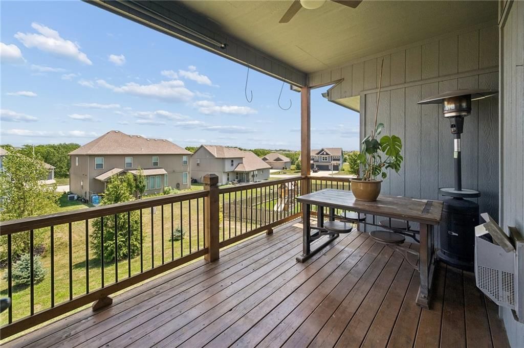10533 N Randolph Avenue — photo 35