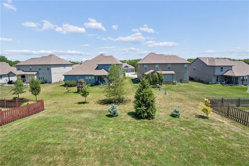 10533 N Randolph Avenue — photo 36