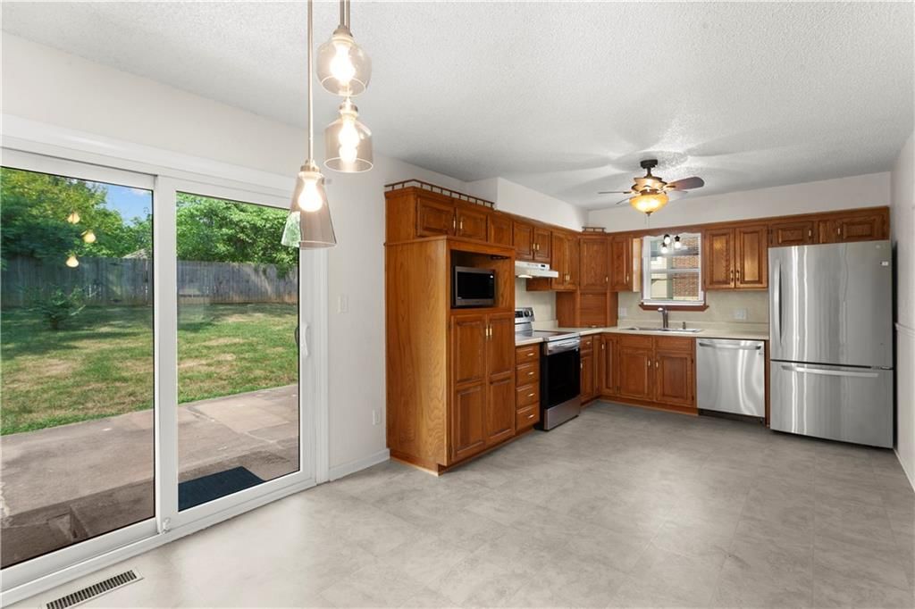 2404 Viking Drive — photo 14