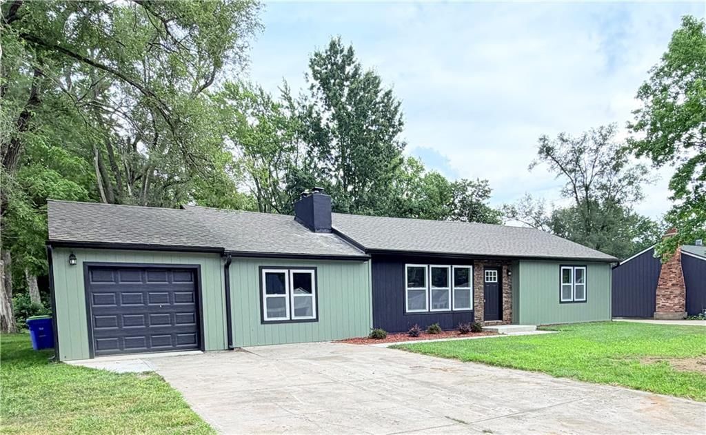 605 NE Douglas Street — photo 3