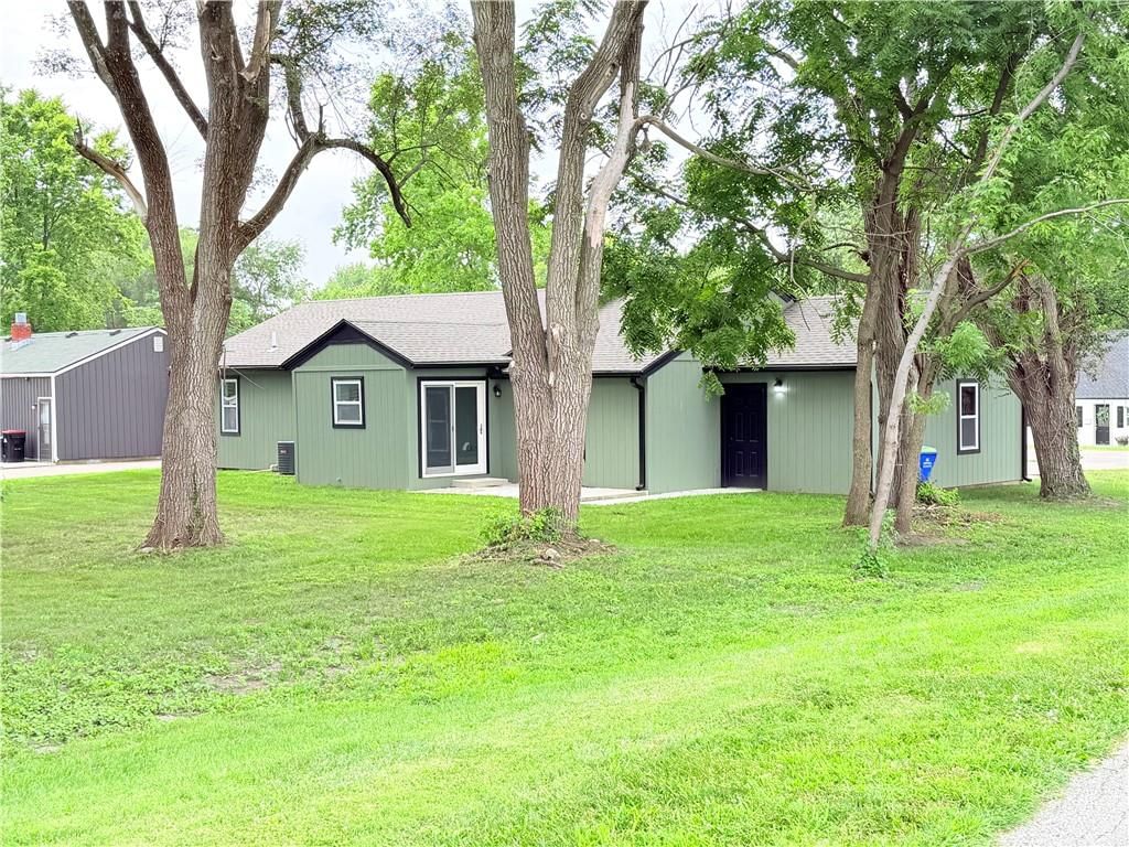 605 NE Douglas Street — photo 4
