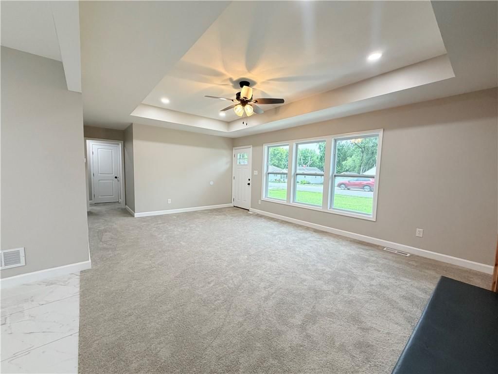 605 NE Douglas Street — photo 10