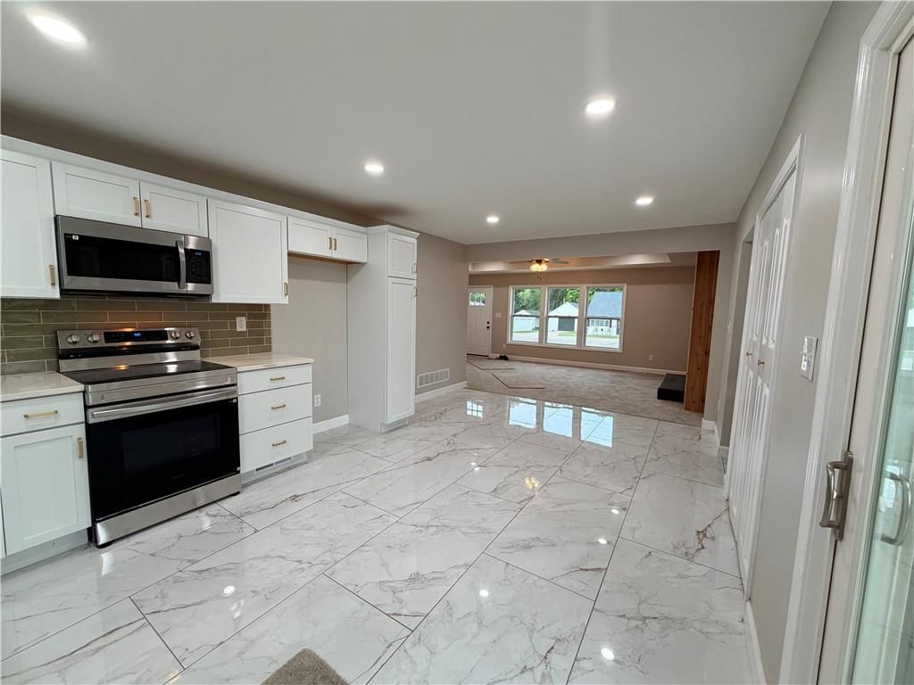605 NE Douglas Street — photo 13