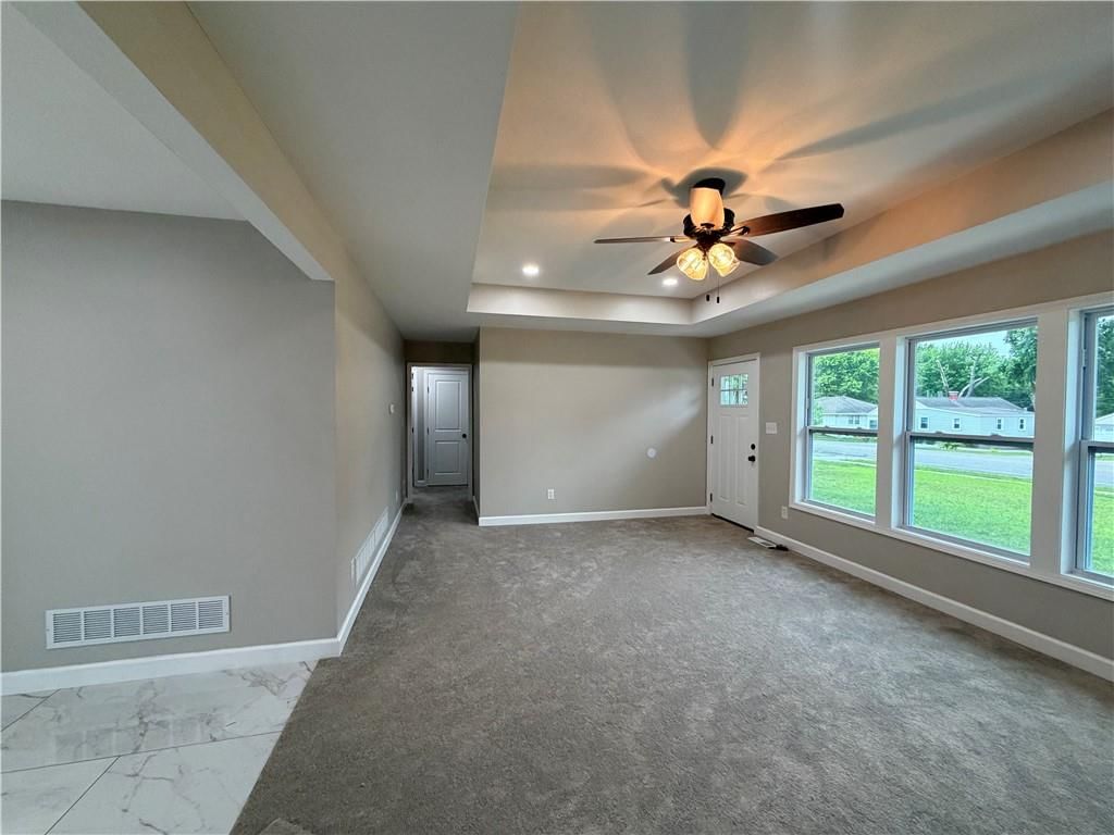 605 NE Douglas Street — photo 14