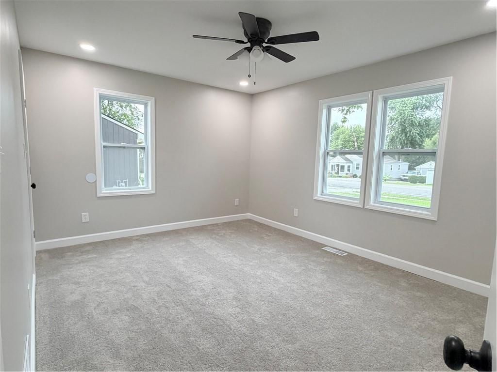 605 NE Douglas Street — photo 15
