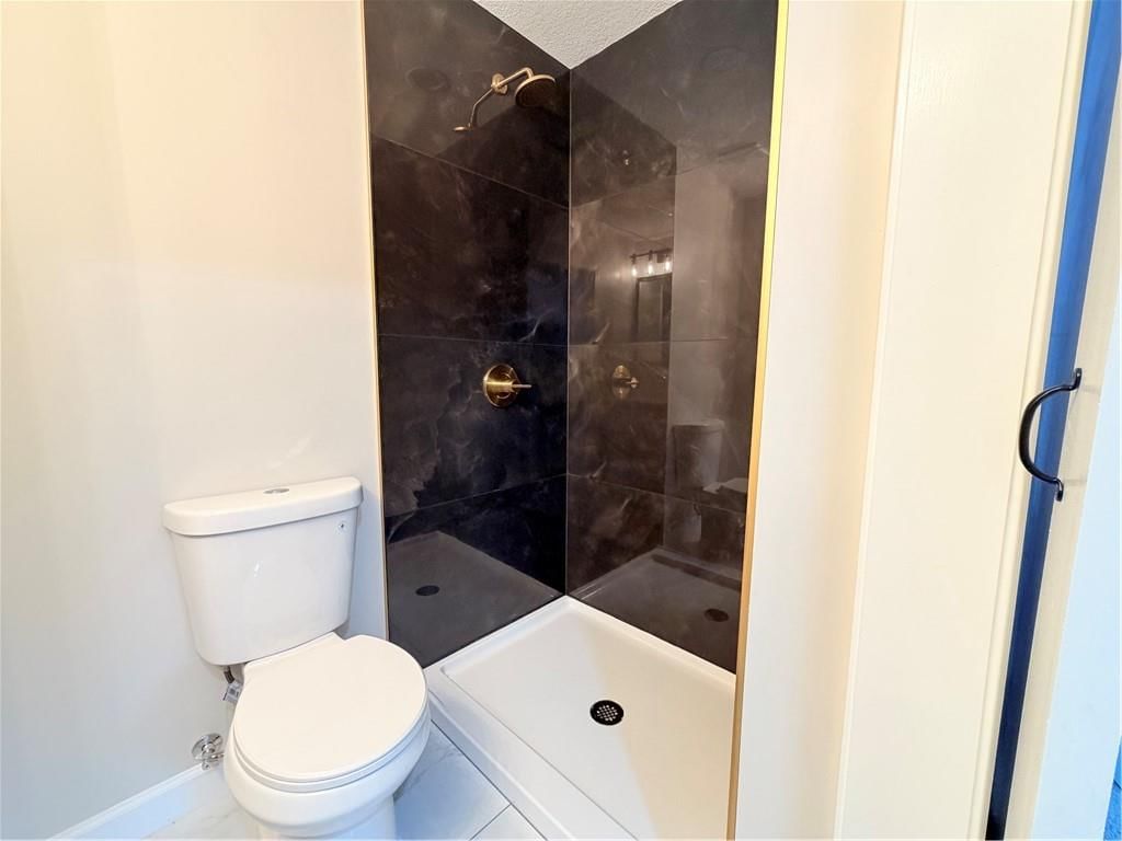 605 NE Douglas Street — photo 16