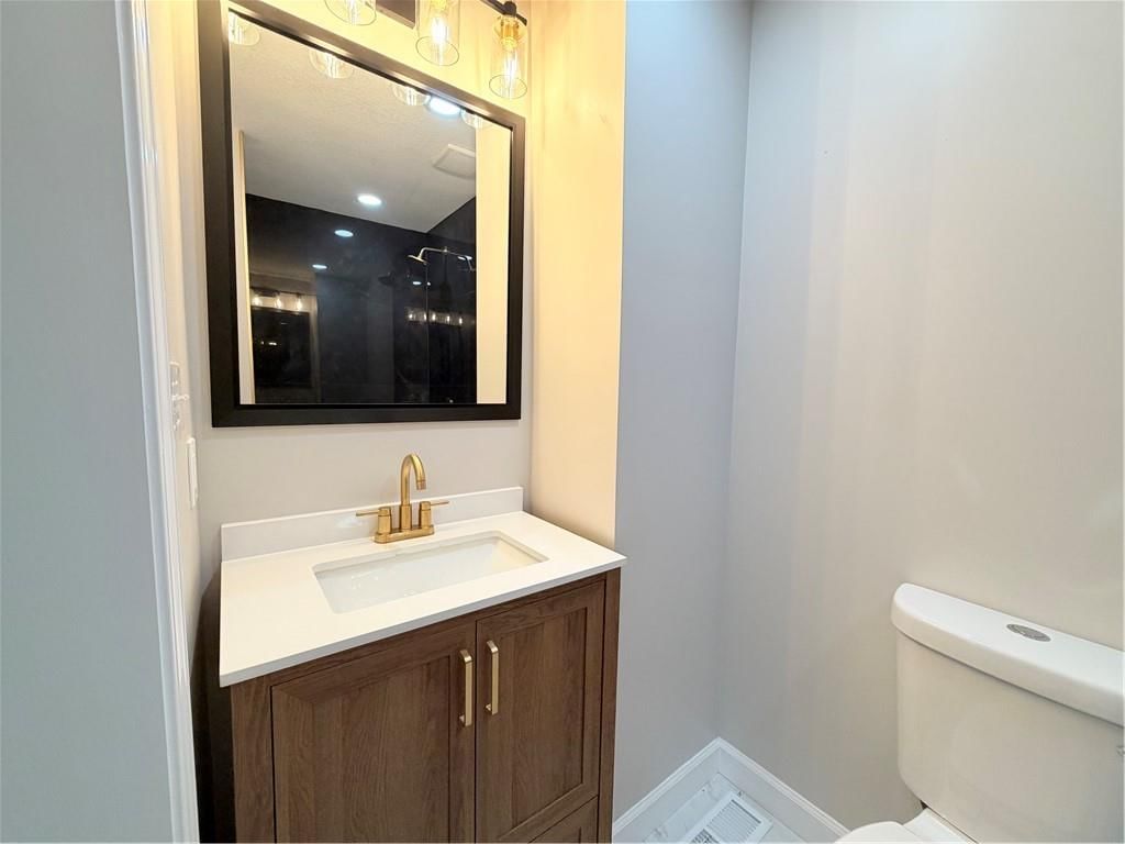605 NE Douglas Street — photo 17