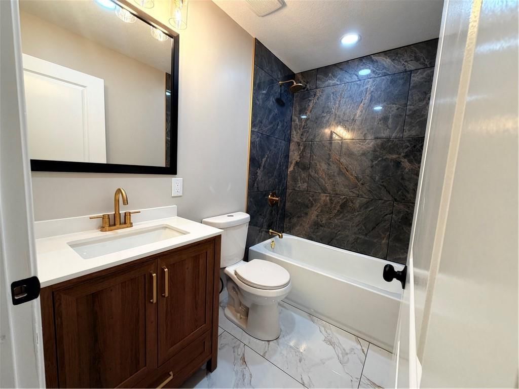 605 NE Douglas Street — photo 19