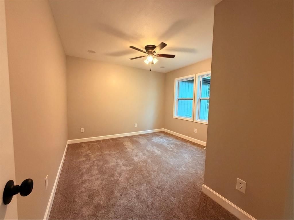 605 NE Douglas Street — photo 20