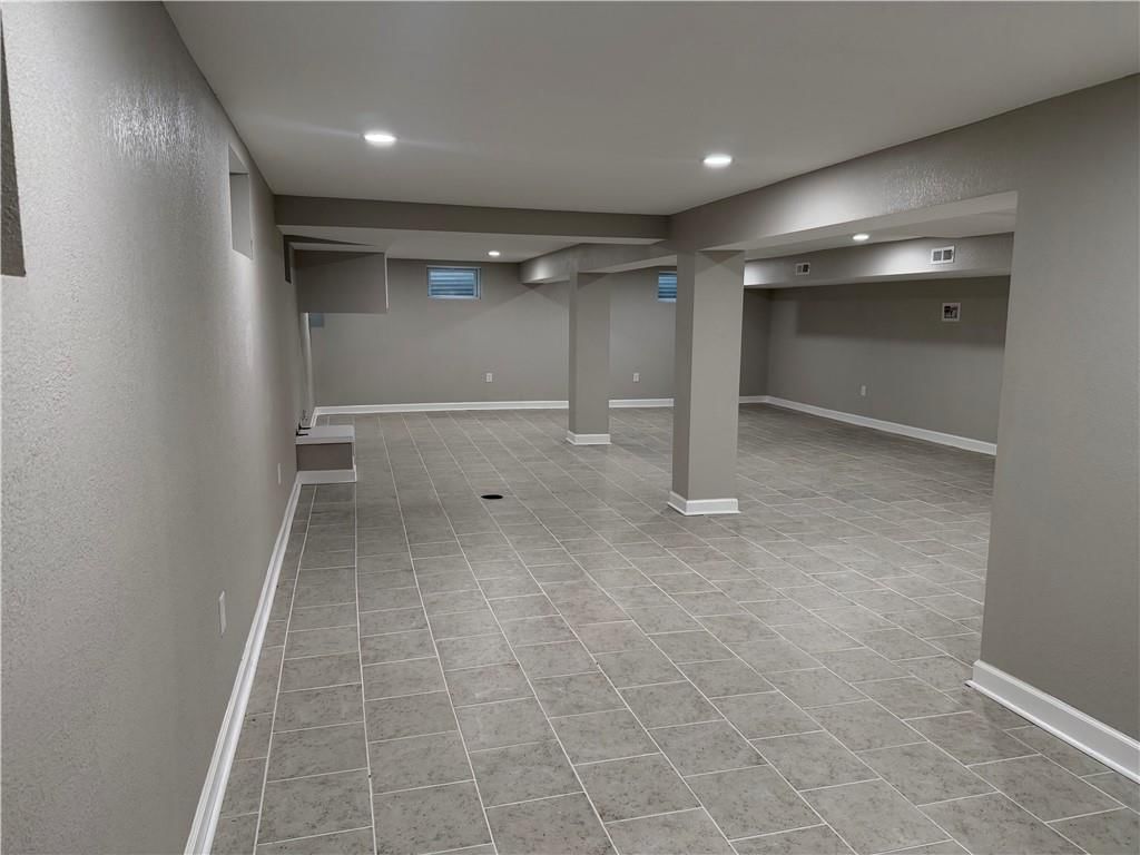 605 NE Douglas Street — photo 24