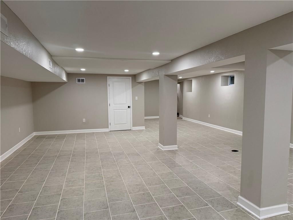 605 NE Douglas Street — photo 25