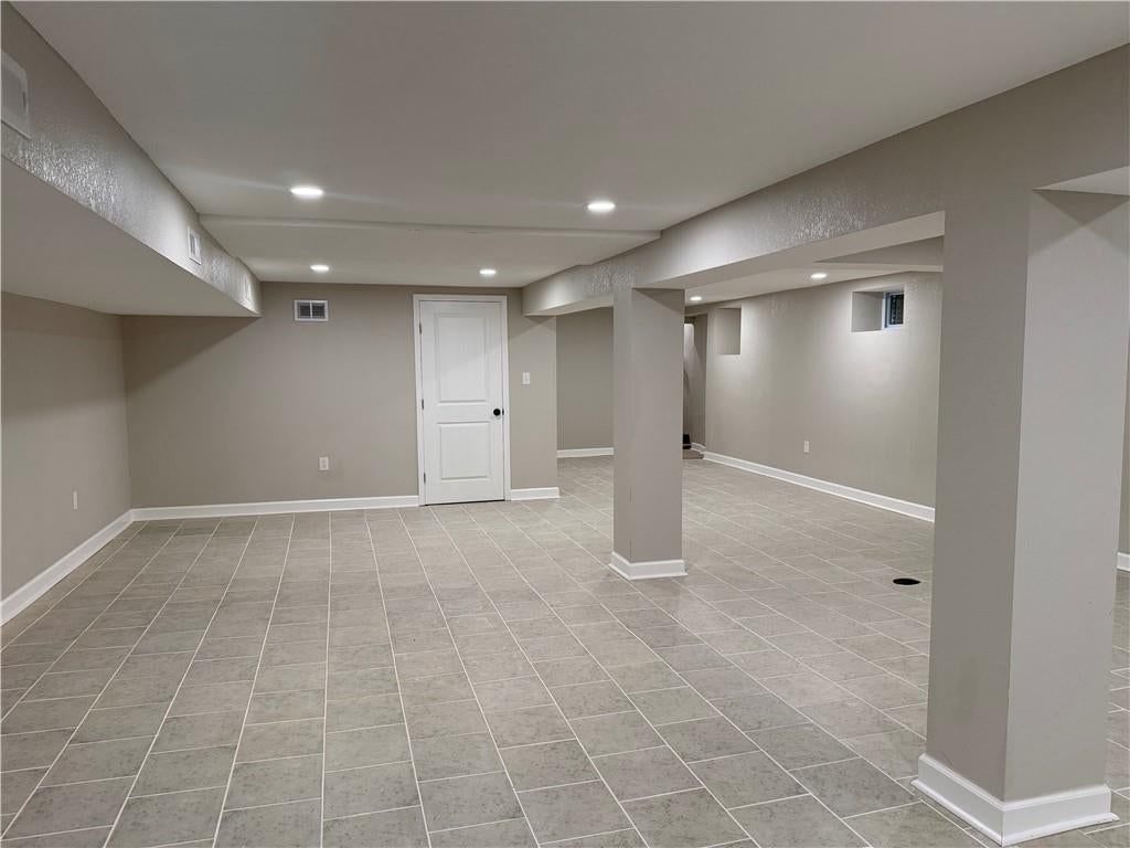605 NE Douglas Street — photo 28