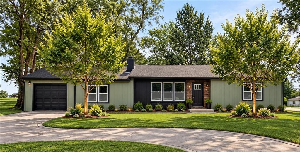 605 NE Douglas Street, Lee's Summit, MO: listing photo 2