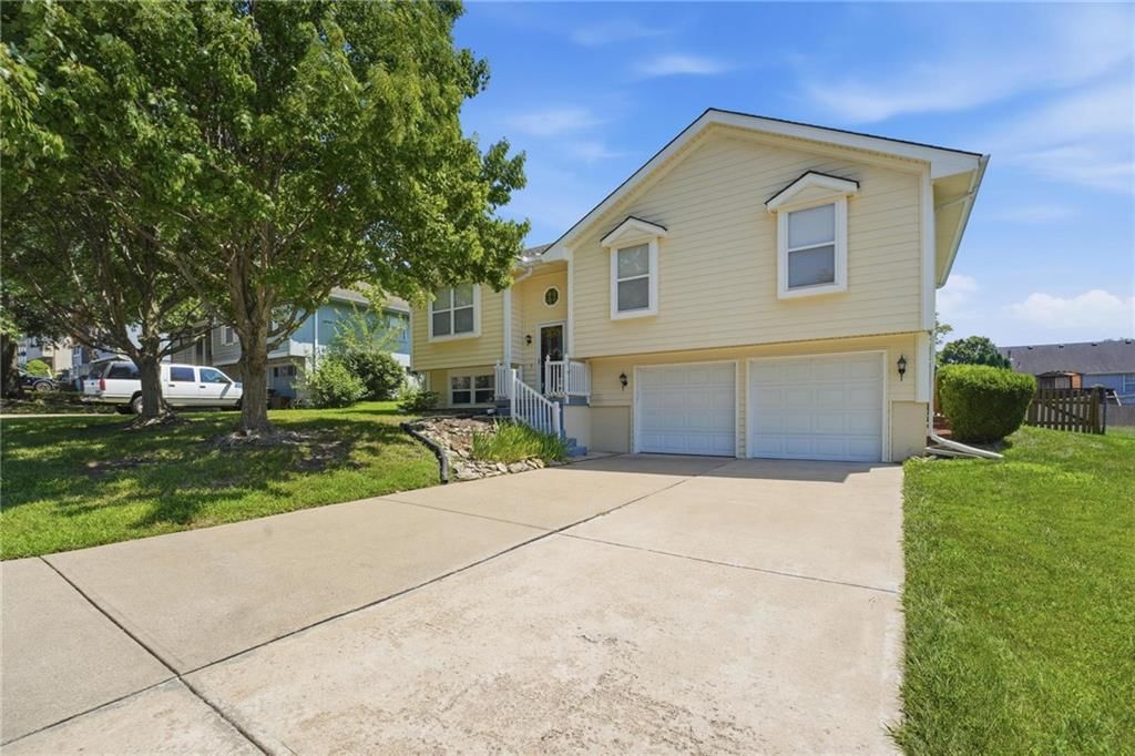 505 Blue Grass Drive — photo 2