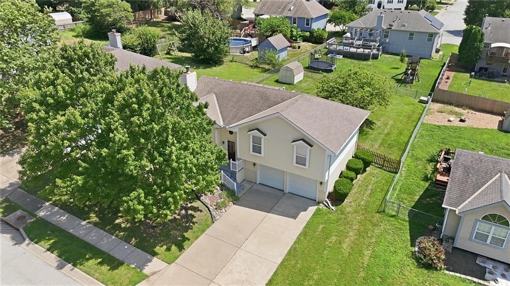 505 Blue Grass Drive — photo 3