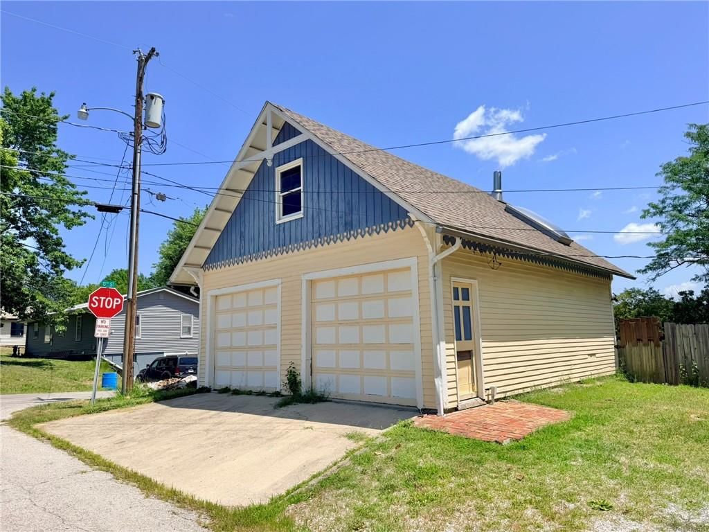 731 W 12th Street — photo 45