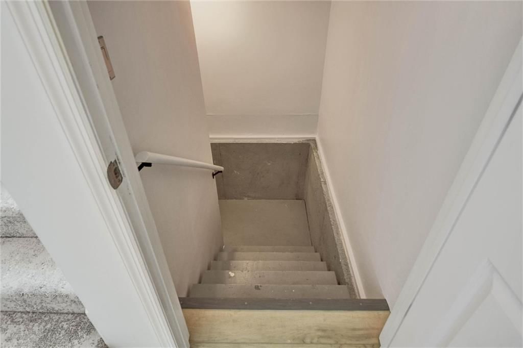 15105 Dearborn Street — photo 25