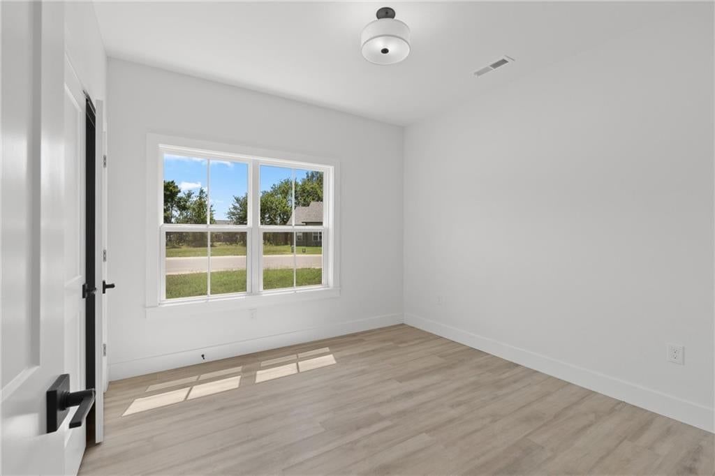 606 Catalpa Street — photo 7