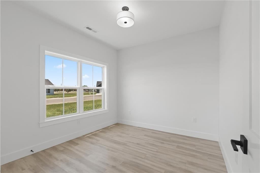 606 Catalpa Street — photo 9