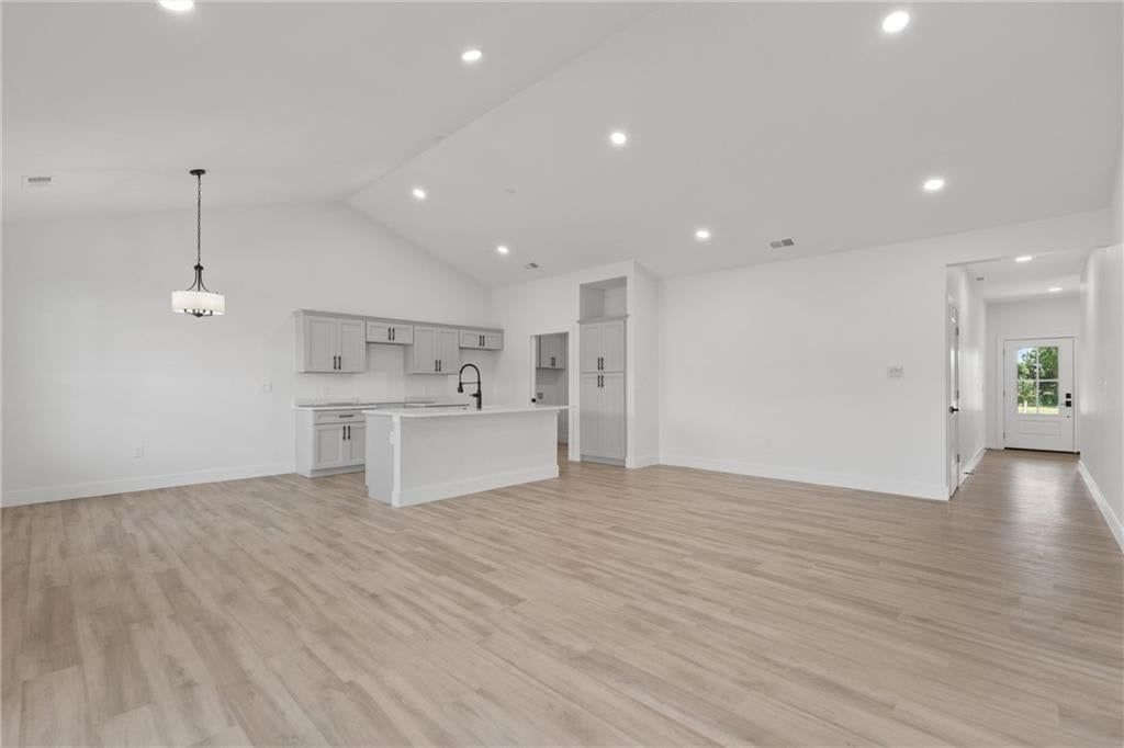 606 Catalpa Street — photo 14