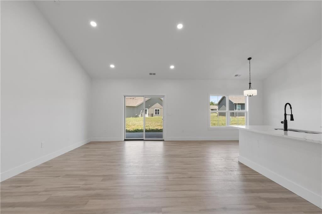 606 Catalpa Street — photo 17