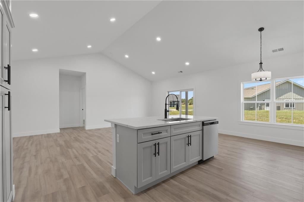 606 Catalpa Street — photo 20