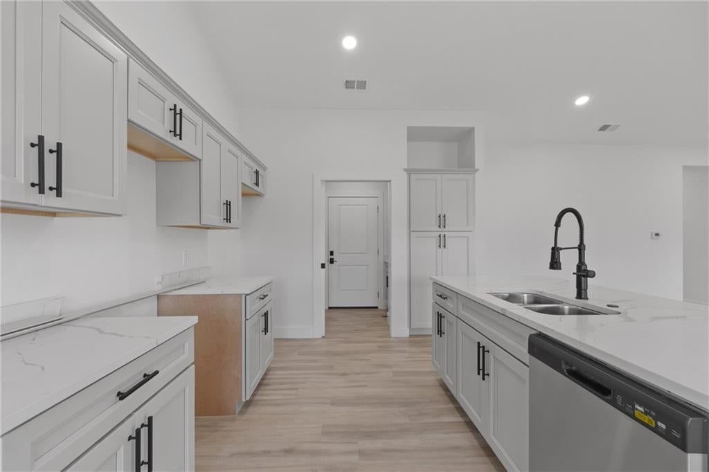 606 Catalpa Street — photo 23