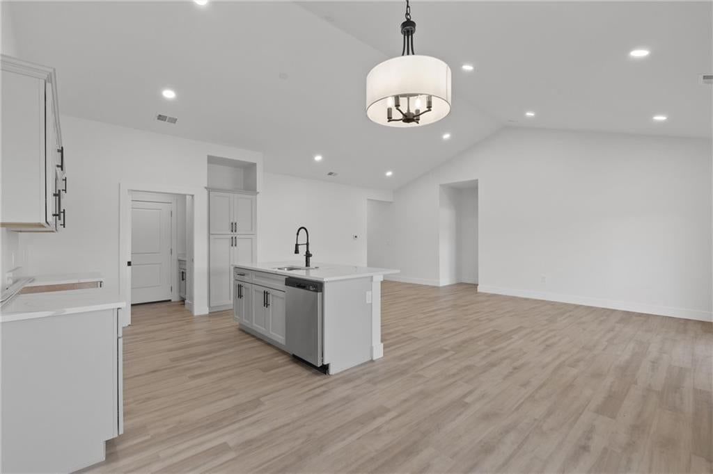 606 Catalpa Street — photo 24