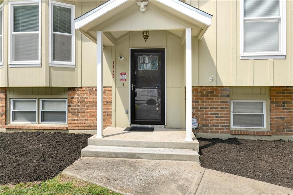 1732 SE Silkwood Court — photo 2