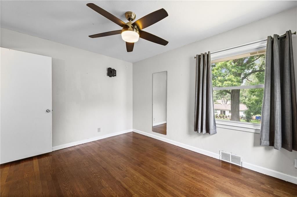 6814 W 73rd Street — photo 15